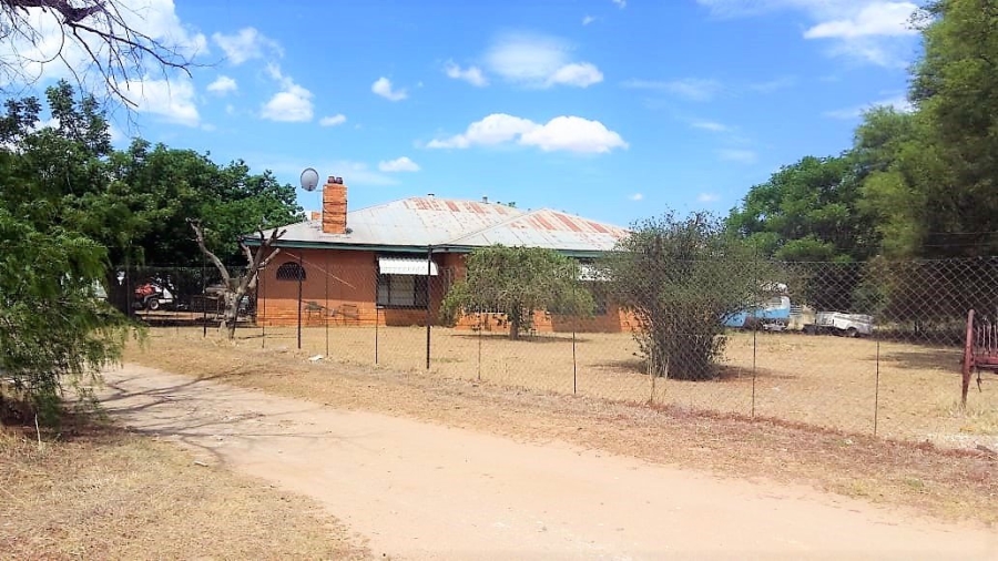 5 Bedroom Property for Sale in Bloemhof Rural North West